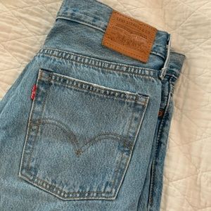 LEVI WEDGIE STRAIGHT JEANS